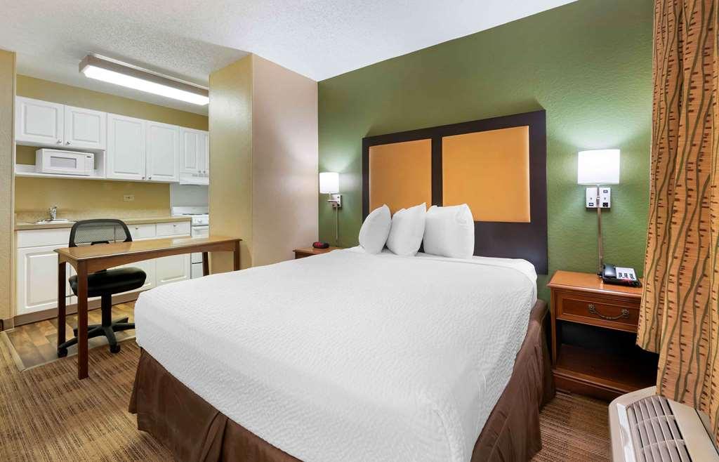 Extended Stay America Suites - West Palm Beach - Northpoint Corporate Park Room photo